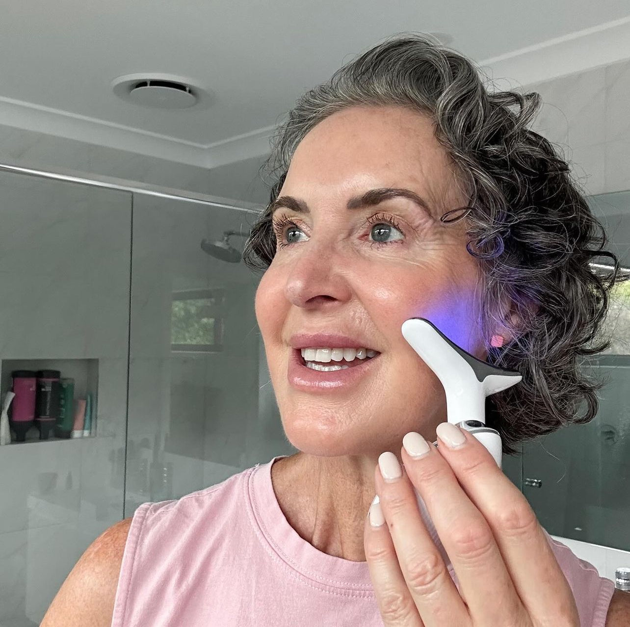 FaceGlow | Anti-rynk- och uppstramande ansiktsmassageapparat
